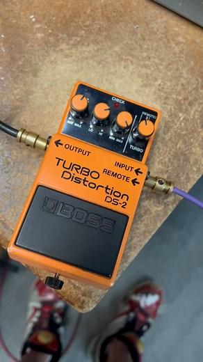 We are finally doing true bypass modifications on boss pedals. If you’ve got more than a few buffered pedals on your pedal board it’s probably a good idea. we have done a few with the little relay boards that are available in several versions, but there is too much switching noise through the amplifier, so we think a real switch is the way to go. #analogman #bosspedals #truebypass #wedopedalsright | AnalogMike Piera