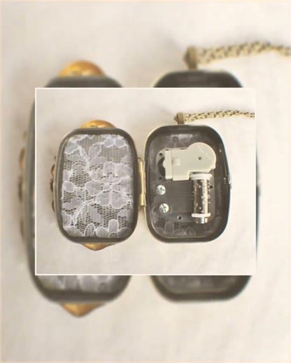 Music box Locket with Goddess Zelda Playing Harp