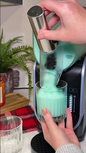 Snowball Float Recipe | Frozen Christmas Cocktail with Ice Cream ❄️🍹🍨