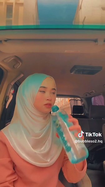 Hi guys!! Ramai yang tak tahu kan Air Bubbles O² ni dari mana?? Bubbles O² ni dari tanah Bumi Putra sendiri tau.. Bubbles O² ni Asal dari Kampung Kanchong, Rantau Negeri Sembilan!! Dan 100% Produk Melayu & Muslim.. Siapa yang nak dapatkan air Bubbles secara PERCUMA boleh walk in ke Kilang jalan lupa Datang bawa botol besar mana awak ada dan layan diri.