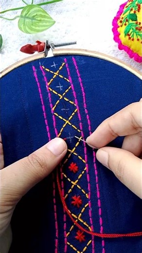 Beautiful flower embroidery #shorts #shortvideo #handbroidery#viralsho#easyflowers #ytshorts