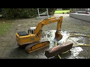 VIDEO 147 Bagger putzt sich selbst