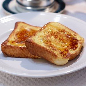 10K views · 710 reactions | Learn how to make French Toast at home. It is super easy to make! One of my favorite things to have for breakfast. Ingredients 1 egg 2 pieces of thick sliced bread whatever bread you like 2 – 4 tbsp of Milk 30ml 1/4 tsp of vanilla extract 1ml 1 tbsp butter 1 pinch of cinnamon optional #frenchtoast #recipe #food #breakfast #video #tutorial #foodblogger #recipevideo | In The Kitchen With Matt | Facebook