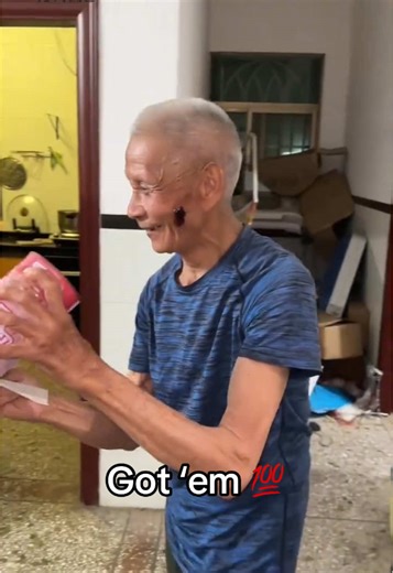 Bruh wtf 💀 #cockroach #bruh #shoutoutot (via yuanchenchong/IG)