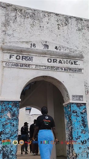 #WesternRave2025 First stop: Fort Orange, Sekondi 🏰✨ Built in 1642 by the Dutch, this historic site began as a simple lodge before becoming a trading post and later expanded into a full fort in 1690. A powerful reminder of the Western Region’s rich and layered history as we kick off the Western Rave Weekend journey. 🌍🔥 @ghanatravelclub_ @ghanatourismauthority @cimggh #ExperienceGhana #VisitGhana #GhanaTravelClub #GhanaTourism #Sekondi | Abeiku Santana