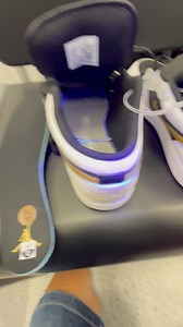 No son Fake los zapatos que vende Burlington Ross Dress for Less Marshalls MAs Que comprobado! Aunque se que por el precio ustedes pueden dudar y hablar cosas que no son #sneakers #coessneakers #diosbendigaross | Coes Snkrs Natanael