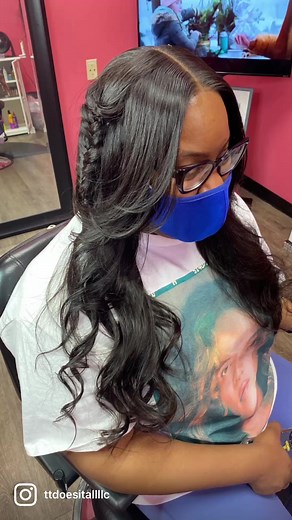 4.7K views · 89 reactions | Today was my first time trying this braid so take it easy on me y’all 藍 My client pulled up a video and I watched it over and over 藍 After 3 tries this was what I stuck with but next time I’ll do even better ‍ This hair was 3 straight 22” bundles #fishtail #fishtailbraid #sewin #beauty #style #beachwaves #layers | TT Does it All LLC | Facebook