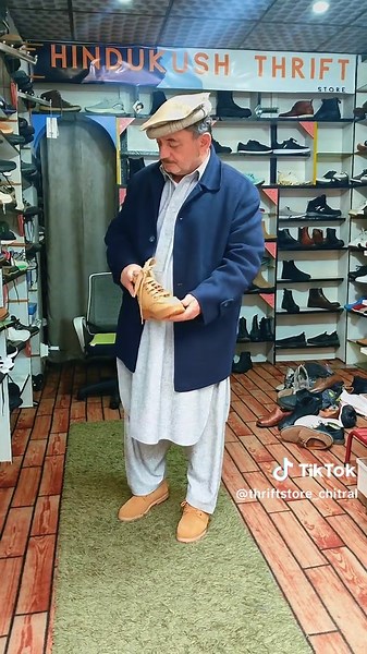 A very nice human being and well knowned personality hailing from Chewdok Chitral Riaz Miki almaroof ( dowambegi) visited our store today. He purchased branded and decent shoes according to his preference. Hindukush Thrift Store Chitral provides branded shoes of every kind, i.e. joggers, casual shoes, sneakers, loafers, Chelsea and long shoes. Regards! #Hindukushthriftstorechitral #repostmyvedio #foryou #viralvedio #bestshoes