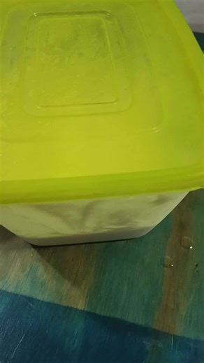 Con relación a la receta que les he enviado, si desean le pueden cambiar el agua por leche líquida y menos cantidad de leche en polvo. En serio casi sería: ✓1,5 litros de leche líquida entera. ✓200gr de leche en povo. (Cómo se ve en video, le colocan la leche en polvo a la líquida y solo mezclan sin hacer espuma y llevan a la hornilla) Todo el resto de la receta queda exactamente igual.