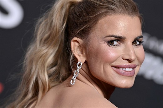 Jessica Simpson Turns Heads in Plunging Latex Gown on the Red Carpet