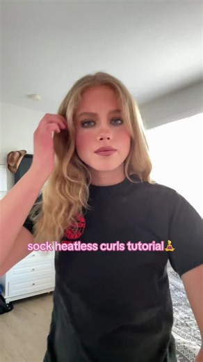 sock heatless curls tutorial! 🧘‍♀️💇‍♀️ #hair #tutorial | Sock Curl Tutorial