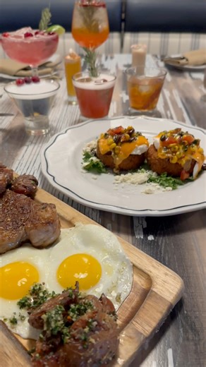 Twinkling lights and Holiday bites ✨🍸 Make Thirty Acres Kitchen part of your Merry Farm getaway at Knott’s Hotel. Whether you’re visiting for the food, the festivities, or a cozy seasonal escape, Knott’s Hotel is the perfect place to stay. Book your stay and savor the season. ❤️🎄 https://bit.ly/49Y9qqt | Knott's Berry Farm