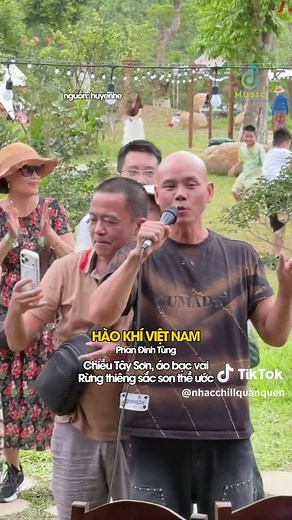 Phan Đinh Tùng hát Hào Khí Việt Nam - live nhạc chill