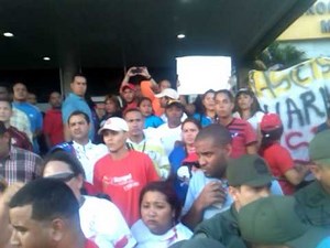 Agresión a María Corina y su equipo en Aeropuerto de Puerto Ordaz 14-03-2014