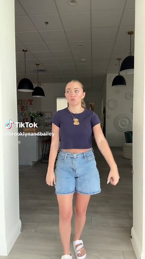 Dancing With Panties On – Twin Dance Trend Clip