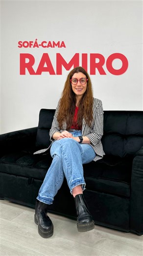 Atrapamuebles on Instagram: "¿Un sofá cama para dos personas en formato compacto? ✅ El sofá-cama Ramiro Tiene 1,35 de anchura y se convierte en cama en segundos gracias a su sistema clic-clac 🛋️ Perfecto para el día a día 🛏️ Ideal si tienes invitados 🎨 Disponible en negro y gris oscuro 📌 Guárdalo si estás amueblando un espacio pequeño. 🔗 atrapamuebles.com"