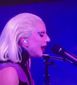 VÍDEO: Lady Gaga cantou a versão DEMO de "1000 Doves" durante a "Chromatica Ball". | RDT Lady Gaga