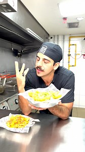 2.5K views · 317 reactions | Minhas laricas no cardápio novo do Eai Burger! Agora você vai poder comer verdadeiras LARICAS DO MUSTACHE no Eai Burger 掠 Eles me desafiaram para criar as entradas do novo cardápio e eu aceitei né?! Parece que eu levo jeito pra coisa mesmo… Meu amigo Chef Otto que se cuide  #laricasdomustache #reviewsdomustache publi | Reviews do Mustache | Facebook
