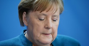 Un minuto de aplausos: La emotiva despedida para Angela Merkel tras 16 años de gobernar Alemania
