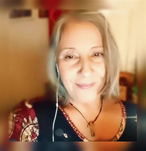 Ασπρα κοκκινα κιτρινα μπλε πρώτη εκτέλεση #μοσχολιου #ελληνικατραγουδια #greeksongs #ασπρακοκκινακιτριναμπλε