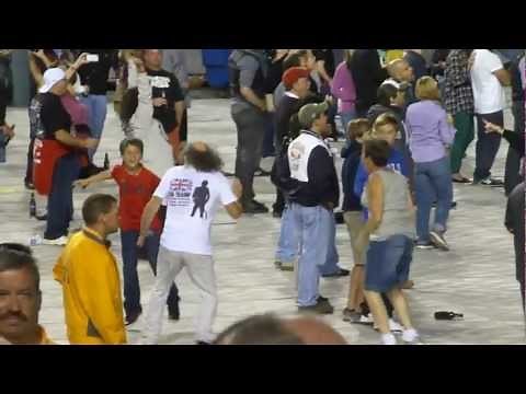 Bruce Springsteen - Born To Run (End w Crazy Dancing Guy) - NJ-2 - 9/21/12 {2.23}
