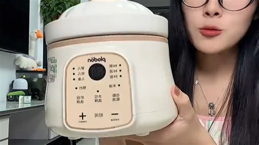 贝亲辅食锅Babycook 一锅多能，蒸煮搅拌一键完成，营养餐轻松做。宝宝爱吃妈妈省心，厨房小白也能上手，带娃日常更高效。