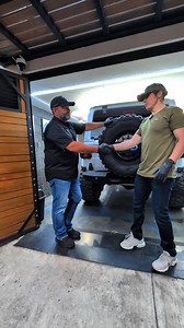 Instalamos una pantalla Android China con CarPlay y Android Auto inalámbricos; y ventilas de clima con luces ambientales en este Jeep JT con Dienstmotor Hermosillo. Costo total de la actualización 96,000.00 pesos mexicanos. Aparta tu pantalla para Jeep al siguiente número: 52 55 2766 8685 #CarPlay #AndroidAuto #JeepWrangler #WranglerLife #OffRoadTech #Hermosillo #JeepMods #jeepgladiator #jeepmojave #TecnologíaAutomotriz #carplayinalambrico #pantallaandroid #lucesambientales #AutoUpgrade #jeepjt 