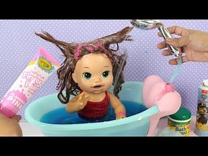 O PRIMEIRO BANHO DA BABY ALIVE BONECA SARA