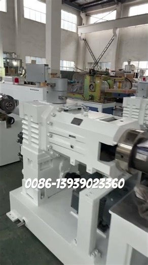 Plastic extruder installation