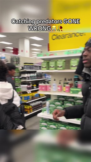 flashylive (@flashylive)’s video of predators get caught on