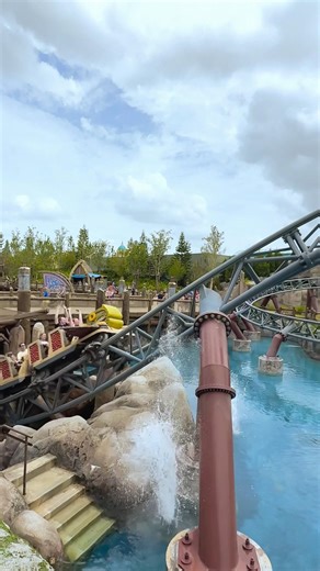 Hiccup's Wing Gliders Rollercoaster at Universal Epic Universe in Orlando Florida 🎢