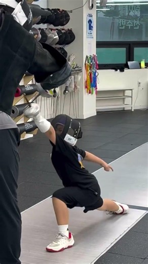 Mastering Blade Control! Young Épée Fencer Executes the Perfect Attack⚔️🔥#Epee #EpeeFencing #Fencing