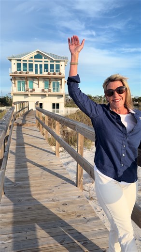 This is Florida in January🌞 While others are bundled up, you could be poolside on the beach. This 8BR / 8.5BA Gulf-front estate offers heated saltwater pool living, sweeping Gulf views, and direct beach access—designed for unforgettable gatherings and strong rental income. Luxury, space, and income potential—all in one of the most peaceful, beautiful stretches of the Forgotten Coast. 📍149 Sapodilla Ln on Cape San Blas 💰 $4,199,000 🌊 Gulf Front | Heated Pool | Turnkey STR Kaye Haddock, Broker