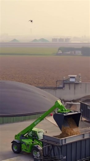 HUGE range of telehandlers in stock🙌 From agriculture to construction, Merlo Telehandlers are the perfect tool to improve your productivity 🇦🇺 Call EEA Group - 1300 332 287 💻 eeaustralia.com.au #telehandler #merlo #farmlife #farmmachinery #telehandlers #civilconstruction #agriculture #ruralqld #tractor #tractorlife #heavymachinery #construction #civilcontractors Merlo Australia | Earthmoving Equipment Australia