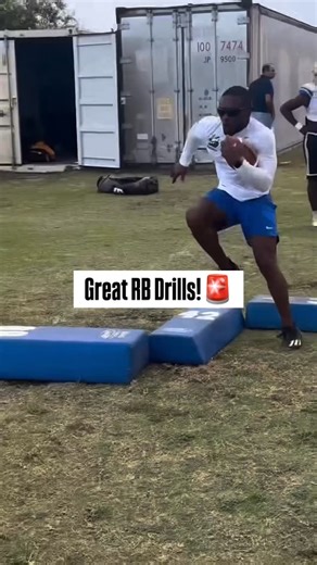 Football Training Coach on Instagram: "Great Running Back Drills!!!🚨🚨🚨 - Great footwork - Under control - Great balance - Getting better at jump cuts - Being able to accelerate at any time Trainer: @jakairim @mofitnesss__ #Football #Footballtraining #Footballworkout #Footballworkouts #Speedtraining #Speedworkout #Explosivetraining #Explosiveworkout #OffseasonTraining #Footballcoach #Footballtraining #Footballtrainer #FootballTrainingCoach #Runningback #Runningbackdrills #runningbacktraining"