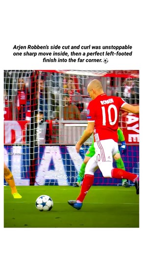 FM💫 on Instagram: "Arjen Robben is one of football’s most iconic wingers, famous for his explosive pace, sharp dribbling, and his trademark move of cutting inside from the right wing onto his left foot. Born in the Netherlands, Robben built a brilliant career with top clubs like Chelsea, Real Madrid, and Bayern Munich, where he achieved his greatest success. At Bayern Munich, Robben became a legend, playing a key role in multiple Bundesliga titles and the historic 2013 UEFA Champions League tri