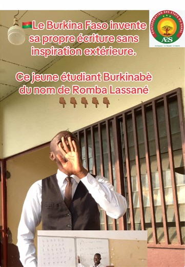 🇧🇫Le Burkina Faso invente sa propre écriture sans inspiration extérieure. Ce jeune étudiant Burkinabè du nom de Romba Lassané, s’inspirant des divers noms des objets utilisés localement, a créé une écriture propre au Burkina Faso comme l’a été le chinois, le grec, l’anglais, le latin… cette écriture n’est pas inspirée d’un quelconque alphabet ni même de la phonétique internationale. C’est une initiative purement inspirée des langues locales Burkinabè et est très facile à apprendre. C’est le dé