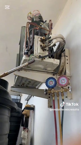 Gas Leak Repair on 18,000BTU Mini-Split Unit👨🏾‍🏭❄️ #airconditioning #acrepairs #hvactechnician #commericalhvac #bookingsavailable #acmaintenance #residentialhvac