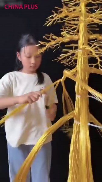 107K views · 884 reactions | Watch this young girl weave a magnificent money tree, artfully transforming 1,000 metal wires into delicate branches adorned with shimmering leaves. #FunChina #Heritage | China Plus Culture | Facebook