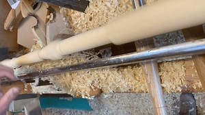 Occasionally I’ll turn a spindle without my steady if I feel I’ll not lose time, hand steadying is then used. With this style the square can make normal techniques awkward I’m more comfortable keeping my fingers away from the squares, so I steady in the center and turn one handed. I’ve stopped the lathe to show this still gives a clean finish even on wide open grain pine. Advanced techniques should NOT be attempted unless confident in your abilities you are responsible for your own safety #advan