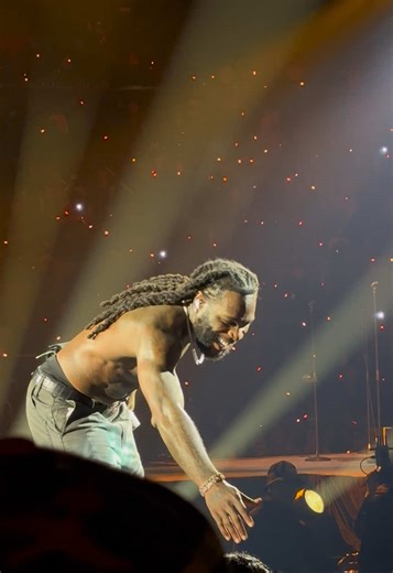 if you were at the burna boy concert in toronto night 2 and he took your phone for a picture/video with the crowd, can you pls send ittt #burnaboy #concert #toronto #tiktokdoyourthing #fyp