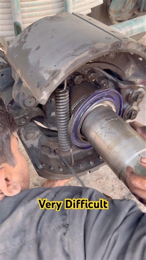 Brake Pads Spring Lock #shortsfeed #spring #truck #skills #cylinderhead