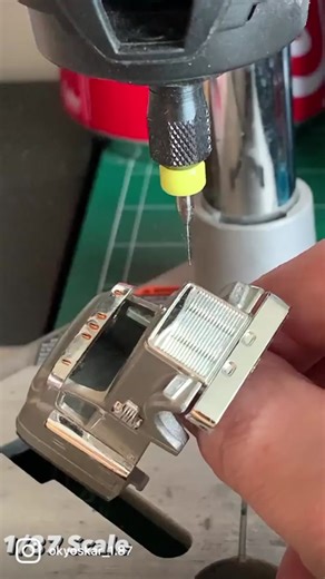 Intricate 1:87 Scale Model Truck | Miniature Art Creation