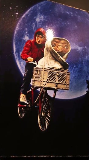🌕🚲👽🧒 NECA E.T. & Elliott Flying Bike | Pure 80s Movie Magic