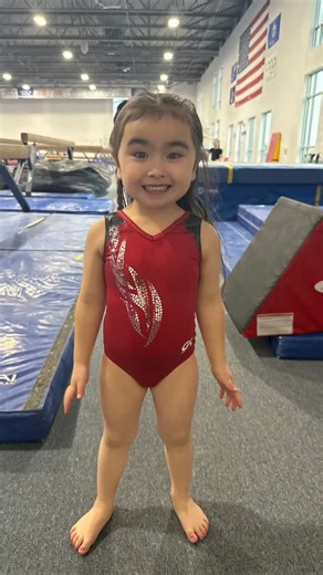 Rae Weightman | A Life Without Limits| Mentorship on Instagram: "Watching my baby girl Kiki at her very first gymnastics camp at just 4 years old 🤸‍♀️✨ following in her sissy’s footsteps and letting her big sister coach her through every move. Her sissy was a competitive gymnast through Level 8, and now she’s using those skills to coach young gymnasts. As a mom, watching one daughter lead and the other look up to her… this is a full-circle moment I’ll never forget 🤍"