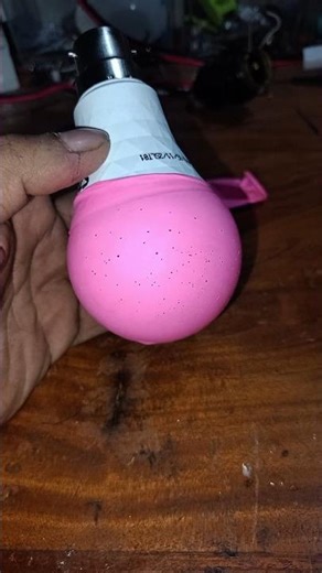 Look what i did with a light bulb and ballon! 💡