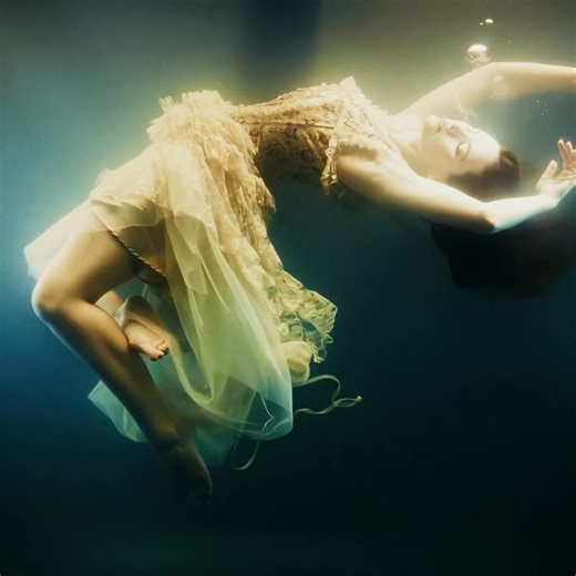 🌊 Step into another world with Corset Story 🌊 Shot underwater at TankSpace, our corsets take on a whole new life — floating, sculpting, and shimmering in an ethereal dreamscape. Each piece is crafted to celebrate your shape while moving effortlessly, even in the depths. ✨ Fashion meets fantasy. ✨ Elegance, reimagined. Discover the corset that makes you feel like you’re part of the story: https://corsetstory.com.au/collections/corsets #CorsetStory #CorsetStyle #UnderwaterShoot #TankSpace #Fanta