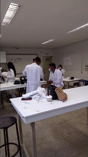 Aulas práticas em laboratório do curso técnico de enfermagem.....