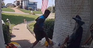 Amazon driver gets scare of a lifetime from rigged Halloween decoration