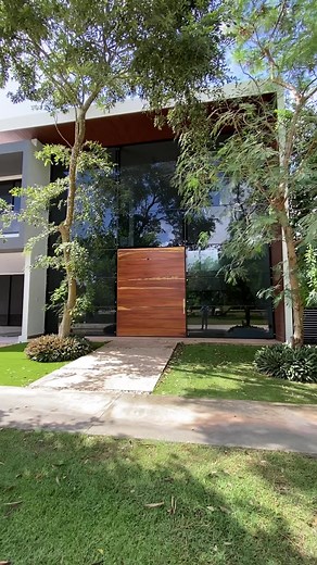 Descubre el interior de esta residencia dentro del Country Club #interior #casas #country #Merida #Mexico | Cesar Pinto Flores